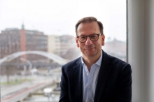 Ex-Serviceplan-Top-Mann Thomas Wallek wird Partner bei JUK von Zitzewitz - Thomas Wallek grüßt als neuer GF bei JUK von Zitzewitz - Foto: JUK von Zitzewitz